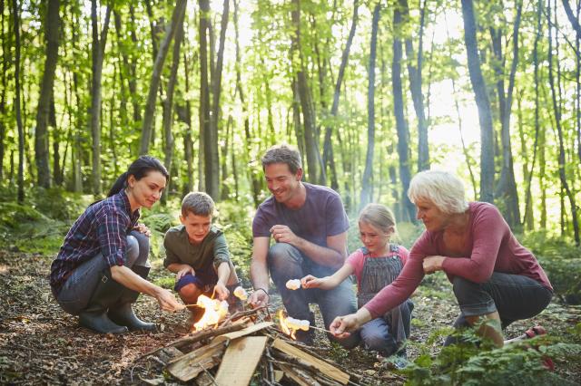 Expériences en pleine nature et voyages intergénérationnels auront la cote en 2023 selon Booking.