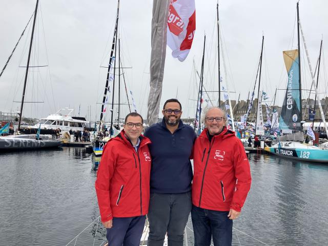 Karim Soleilhavoup (Logis Hotels), Sacha Daunar (skipper Class40) et Pascal Macé (Cit'Hotel) sur le Bateau Cit'Hôtel – Région Guadeloupe