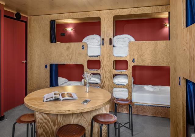 Une chambre dortoir de l'hôtel Eklo de Toulouse (Haute-Garonne).