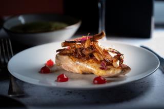 Suprême de pintade fermière rôti au Camondo.