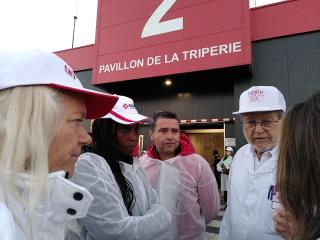 Rachel Kéké en compagnie de Mathilde Panot, députée LFI du Val-de-Marne en visite ce matin à Rungis