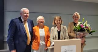 De gauche à droite : Roger Sengel, Marie Sengel, Josiane Chevalier, préfète du Bas-Rhin et préfète...