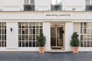 La façade du New Hotel Lafayette à Paris (IXe).
