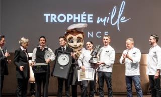 De gauche à droite : Nicolas Rieffel, animateur - Chantal Wittmann, marraine du concours Service  Sommellerie - Adèle Vitrou et Gianni Martin Montaldo, lauréats Service-Sommellerie - Sibyle Bertho et Paul  Turco, lauréats Cuisine-Pâtisserie - Pascal Caffe