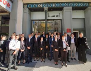 La classe de 1ere année BTS MHR devant Grand Hôtel de Grenoble