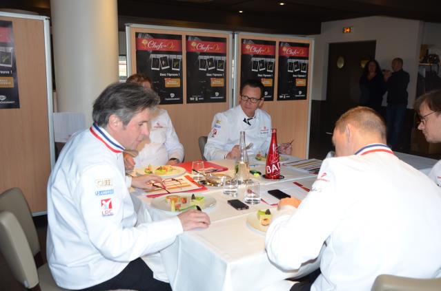 Le jury dégustation des chefs en plein travail. A gauche Michel Roth, au centre Jean-Christophe Adouritz.