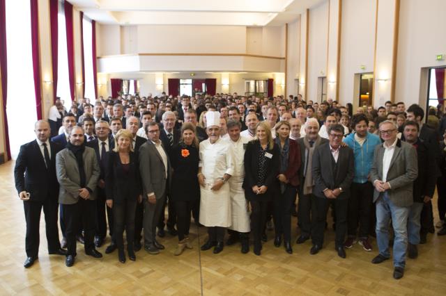 Le 18 octobre, dans les locaux du lycée Jean Drouant et CFA Médéric, s'est déroulée la seconde Rencontre nationale des chefs de demain avec des chefs, MOF, directeurs de salle, maîtres d'hôtel, le staff de la Semaine du Goût, et les 450 élèves présents et
