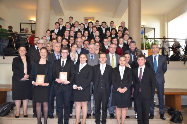 Les lycéens et l'équipe enseignante du lycée Jean Drouant.