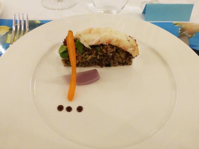 En entrée : un taboulé de quinoa mariné avec du wakamé avec une langoustine.