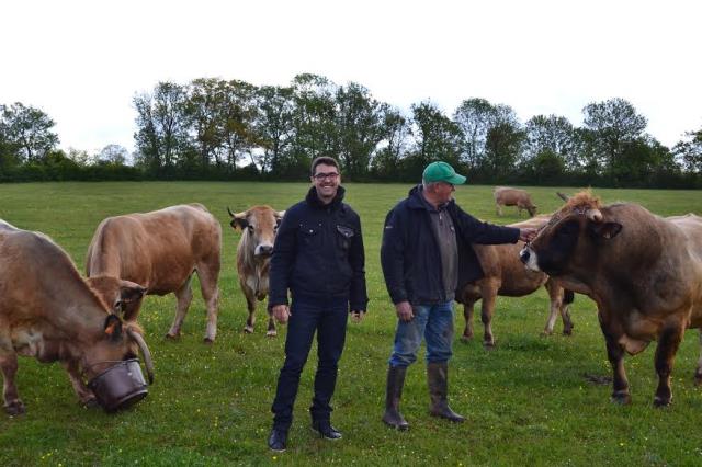 Matthieu Soliveres, ici en Aveyron, a choisi une viande française de qualité 100 % Aubrac pour ses burgers.
