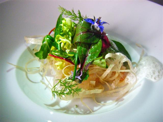 Recette de Maxime Deschamps, Château de Mirambeau ( 17) : Langoustines en spaghettis croustillants, nougatine d'orange, crème d'ail