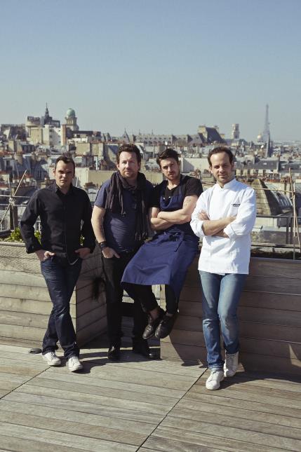 Sur le toit du Palais de la Mutualité qui accueillera le festival Omnivore, du 16 au 18 mars, son fondateur entouré de 3 chefs que l'on retrouvera en démonstration. De gauche à droite : Yannick Tranchant, Luc Dubanchet, James Henry et Grégory Marchand.
