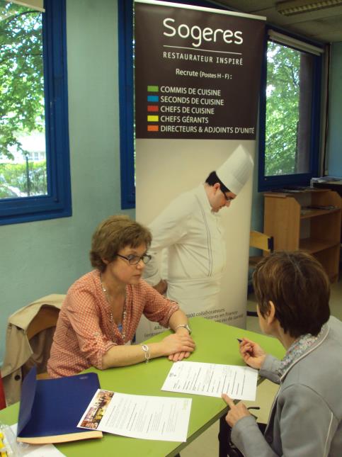 Sandrine Baguelin, chargée du recrutement de Sogeres proposant une dizaine de postes, CDD, CDI, apprentissage pour clubs de direction