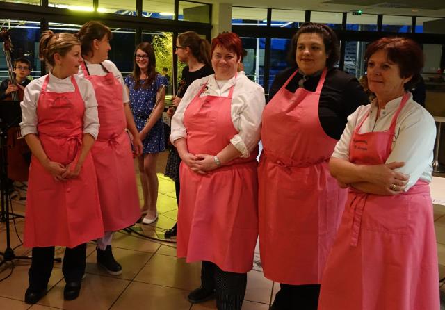 Intermède musicale avant de passer à table. Marlène Chaussemy,  Géraldine Laubrières,  Anabelle Pillière, Chrystelle Blanc et Chantal Fontbonnes.