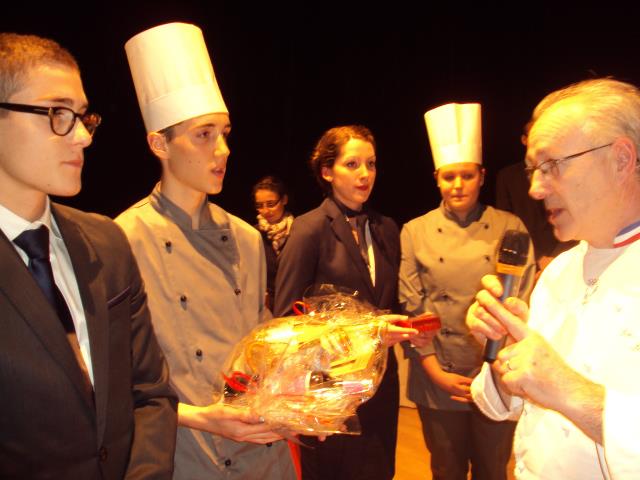 L'équipe vainqueur du Trophée Laurenguer : Maître d'Hôtel valentin Latour, Chef de cuisine Thomas Lagoutte, commis de salle Léa Plouchard et commis de cuisine Solène Poussard.