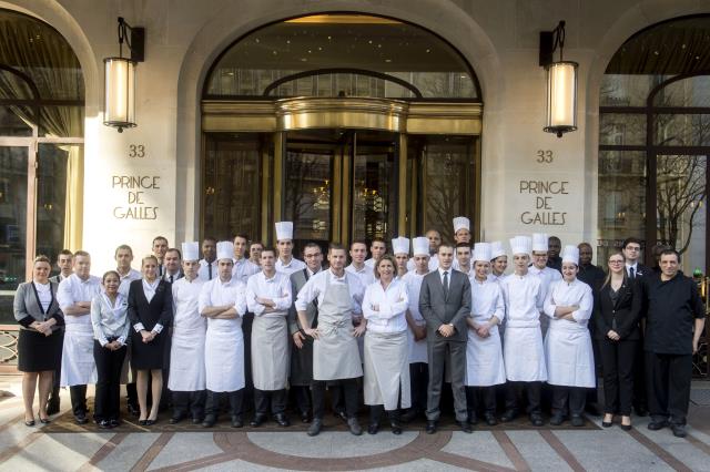 Stéphanie Le Quellec, Chef exécutif du Prince de Galles, entourée de sa brigade.