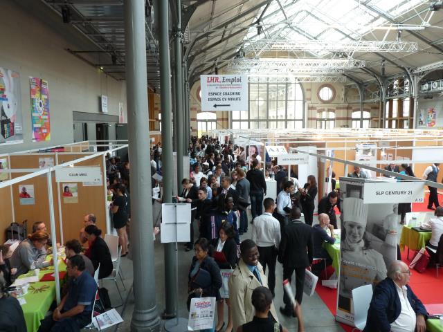 visiteurs ont sillonné les allées de la 5e édition LHR Emploi, organisée par L'Hôtellerie-Restauration ce 26 septembre, au 104 à Paris (XIXe).