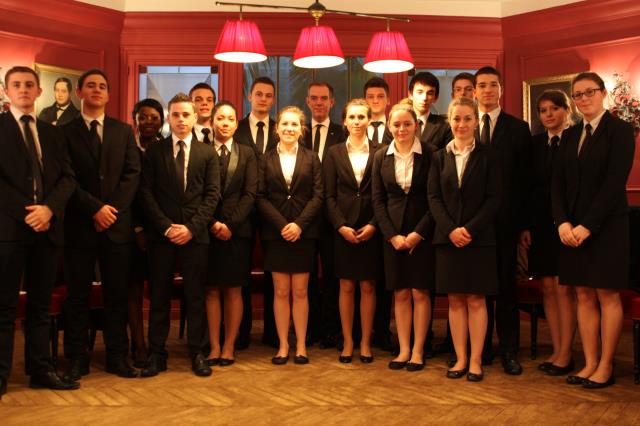 Les élèves du lycée Sadi Carnot à Saumur (49) en visite au Saint James Paris avec Yves Monnin, général manager.