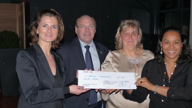 De gauche à droite : Florence MAHE DOMBIS, directrice du mécénat de l'hôpital Necker, Jean-Claude Eudes, président national CDRE, Corinne Veyssière, présidente nationale AGGH, et Sylvie Escalon, directrice Adjointe de  l'hôpital Necker.