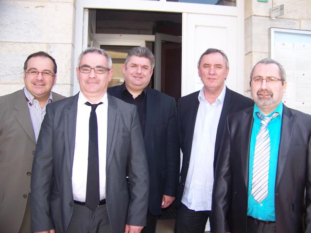 (de gauche à droite) : Patrick Franchini (président UMIH 39), Bernard Champreux (président UMIH Régionale, vice-président UMIH 70), Thierry Grégoire (président UMIH nationale des saisonniers), Thierry Meyer (président délégué discothèques) et Richard Mill