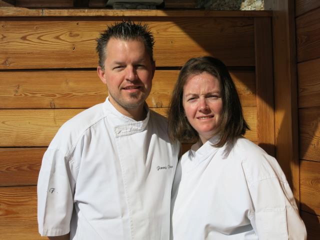 Trois mois après la naissance de leur deuxième enfant, Sharon et Jimmy Frannais décroche l'étoile. La vie est... belle !