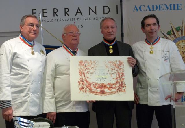 Eric Frechon devient membre titulaire de l'Académie culinaire de France (ACF). Michel Pasquet (à gche), Gérard Dupont et Fabrice Prochasson (à dte).