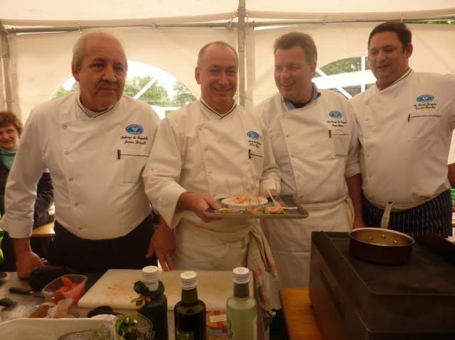 De gche à dte : James Perrault, L'auberge de Bagatelle au Mans ; Olivier Blais, président des 19 Bonne stables sarthoises, L'auberge du Rallye à Fillé ; Xavier Frenot, Les étangs de Guibert à Neufchâtel ; et Vincent Faucher, Le Saint-Jacques à Thorigné su