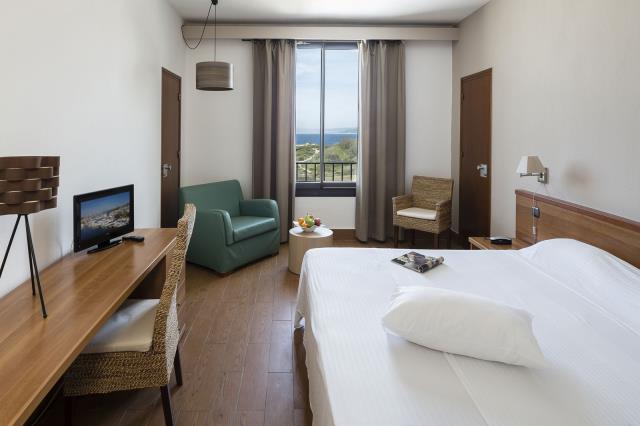 Une chambre de l'Hélios, aux Embiez (83).