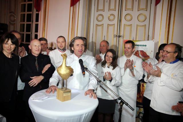Gérald Passedat entouré de Guillaume Gomez, Michel Roth, Nicolas Stamm, Marc Haeberlin, Anne Sophie Pic Daniel Rameau président de la première sélection européenne du Trophée et la lauréate du Luxembourg.