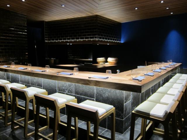 La salle ? Un comptoir de 12 couverts !