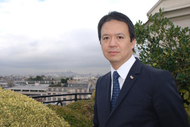 À 48 ans, Hieu TO est directeur de la restauration au Raphael. Un métier nécessi