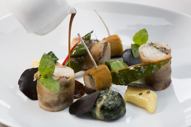 Autour du lapin, la blette et la truffe : le lapin travaillé de trois façons