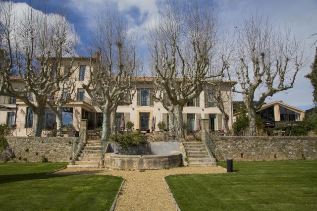 Dans le parc de l'hôtel, on peut également louer des villas avec piscine à la semaine.