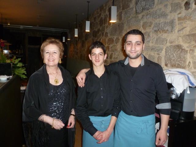 Daniela Machado, directrice du restaurant, Raphael Giordano, stagiaire en service, et Diogo, maitre d'hôtelau restaurant Vinhas d'Ahlo.