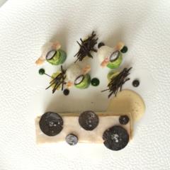 Sole Meunière, en croûte de pain au lard Antica et truffe noire, étuvée de chou, Jus à l'anguille...