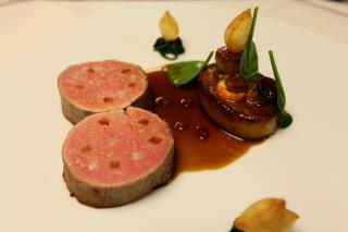 La recette : Filet de veau piqué au lard gras et chorizo, pommes de terre fondantes aux écrevisses.