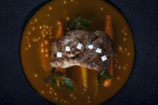 Ris d'agneau doré, carottes acidulées aux graines de moutarde