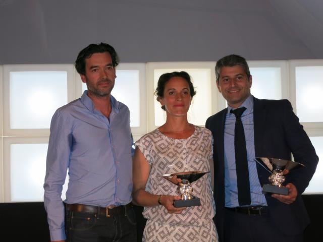 Stéphane Villard et Gaëlle Gabillet, les décorateurs de l'Ibis Styles Bercy, et Sébastien Dupic, directeur général de l'établissement.