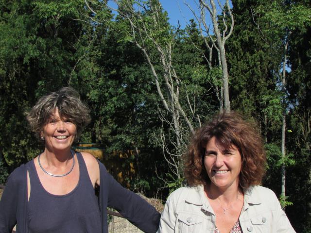 La gérante Odile Péchadre (à gauche) et la directrice des « Cabanes dans les bois », Valérie Geynes