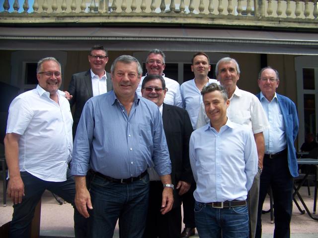 De gauche à droite, au premier plan :   Laurent Duc (Pdt UMIH Rhône), Roland Héguy (Pdt confédéral de UMIH), Jean-Louis Jourdain (veste noire) (Pdt GNC Rhône-Alpes) et Thierry Lahon, le nouveau président régional de l'UMIH Rhône-Alpes De gauche à droite, 