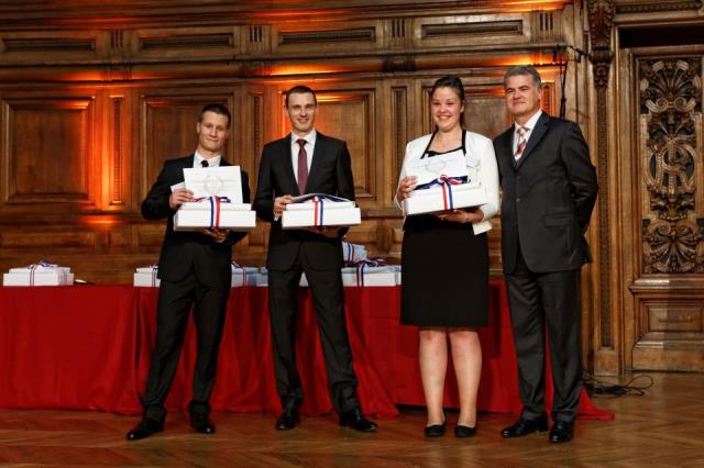 Service et commercialisation : Quentin FOLINICAVAILLÉ (Lycée des métiers de l'hôtellerie et de la restauration à Mazamet), Marc-Thomas FEFIN, chef de rang à l'Hôtel Le Bristol Paris remplaçant Anaïs MORIN (Lycée hôtelier à La Rochelle), Charlotte MAREMBER