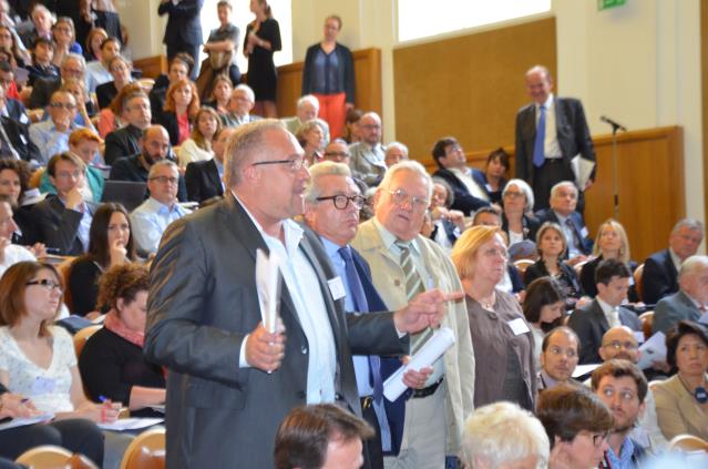 De g à droite : Laurent Duc, Didier Chenet, Claude Daumas (co-président du GNI et président de la Fagiht) et Evelyne Maes, présidente de l'Umih Paris-Ile de France, ce matin, à la Maison de la Chimie.