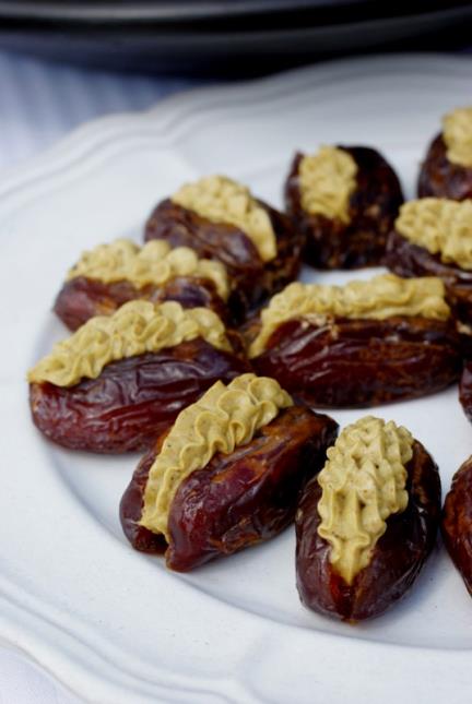 Dattes Medjoul à la crème de foie gras épicée