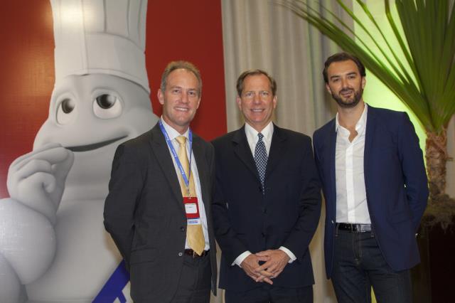 De gauche à droite : Damien Destremeau, vice-président Michelin Amérique du Sud, Michael Ellis, directeur international des guides Michelin et le chef Cyril Lignac.
