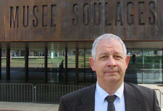 Philippe Panis, président de l'Umih 12, devant le musée Soulages.