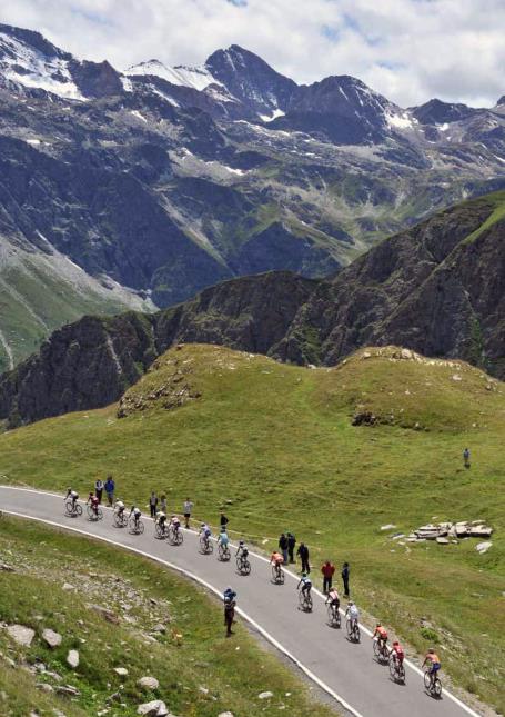 Du samedi 29 juin au dimanche 21 juillet 2013, le 100e Tour de France comprendra 21 étapes pour une distance de 3 360 kilomètres.