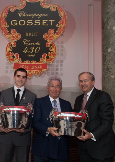 De g à d : Olivier Bury, sommelier de l'Arpège représentait Alain Passard lors de la remise du prix, Michel Guérard et Jean-Pierre Cointreau.