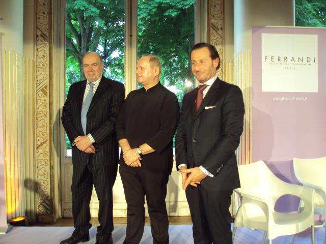 de gauche à droite : Georges Nectoux, Joël Robuchon et Bruno de Monte.