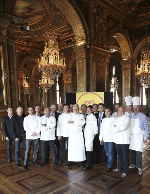 Alain Ducasse, Frédéric Anton, Arnaud Lallement, trois figures de proue pour l'édition 2014, entourés de chefs participant à l'opération.