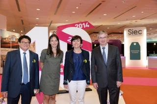 Carole Delga (2ème à dte), secrétaire d'État chargée du Commerce, état présente au SIEC 2014.